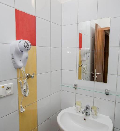 اتاق استاندارد سه نفره, Penzion Hviezda