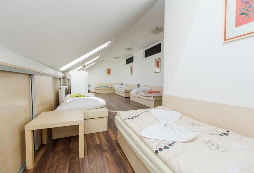 اتاق اکونومی با حمام مشترک, Penzion Hviezda