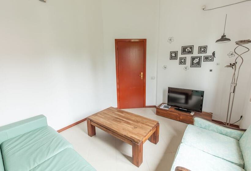 اتاق خانوادگی, The Belgrade Hills Rooms And Suites