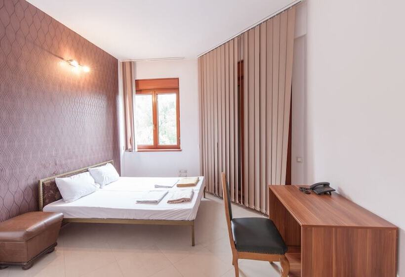 اتاق خانوادگی, The Belgrade Hills Rooms And Suites