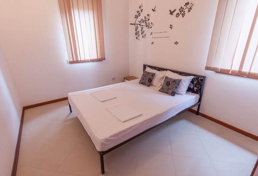 اتاق خانوادگی, The Belgrade Hills Rooms And Suites