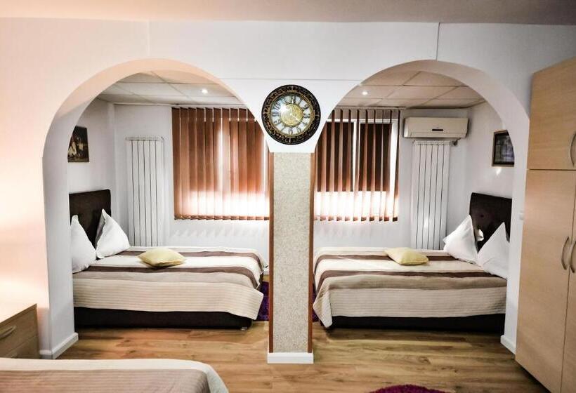 غرفة قياسية رباعية, Pensiunea Caro