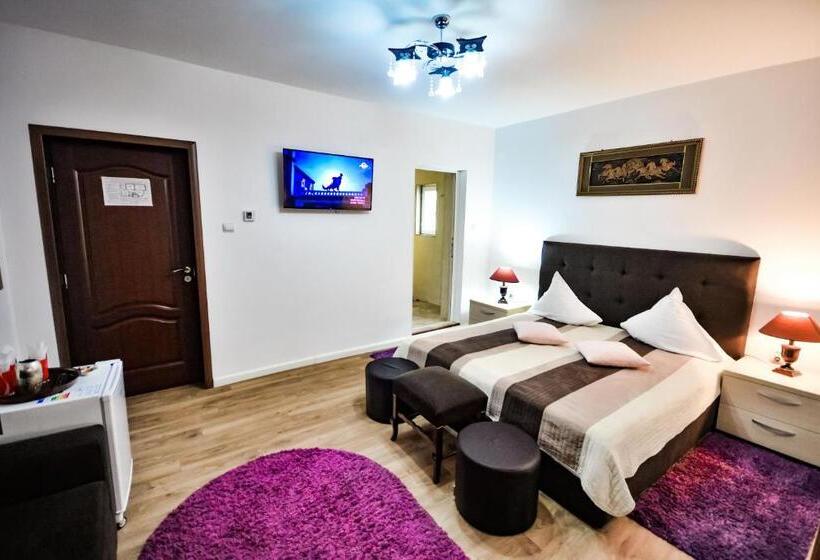 غرفة قياسية رباعية, Pensiunea Caro