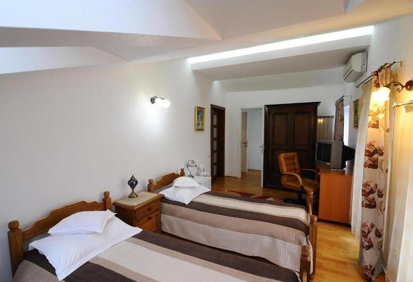 סוויטה, Rapsodia Pension