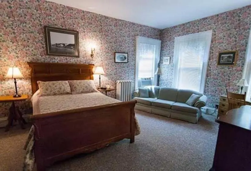 Superior-huone, Carriage House Inn