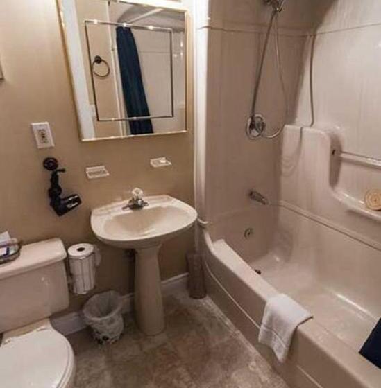 スーペリアファミリールーム, Carriage House Inn