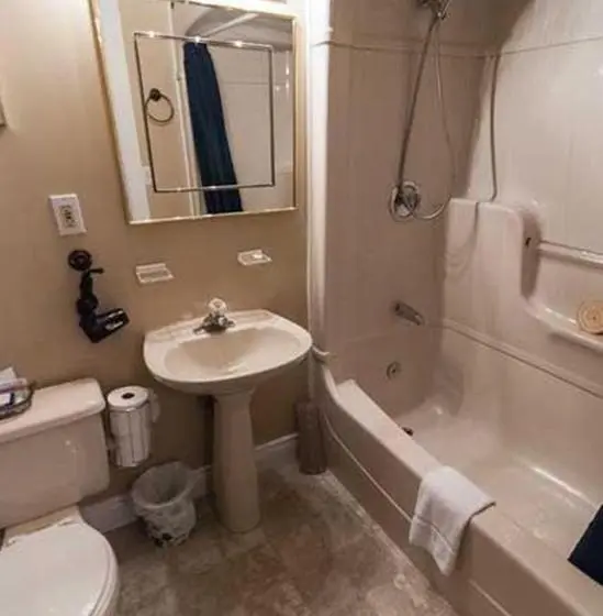 Superior-perhehuone, Carriage House Inn