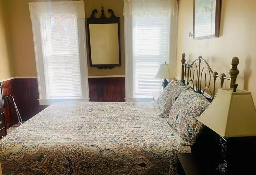Sviitti, Carriage House Inn