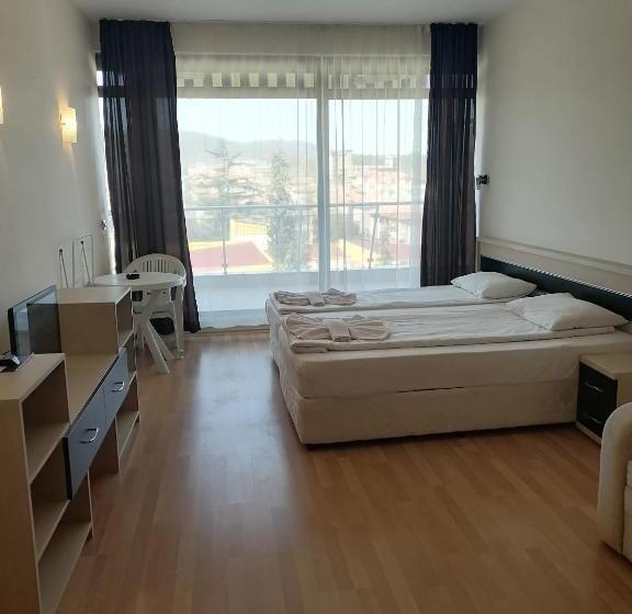 Номер Стандарт с Балконом, Aparthotel Vris