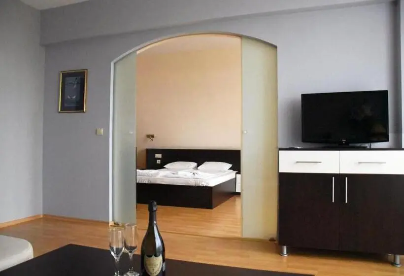 سوییت با چشم‌انداز دریا, Aparthotel Vris