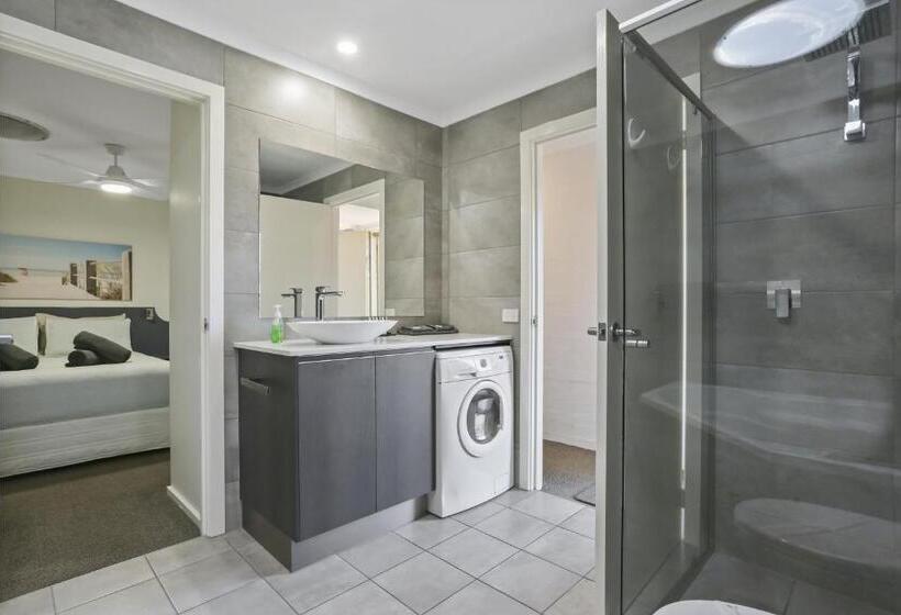 דירת חדר, Crown Apartments