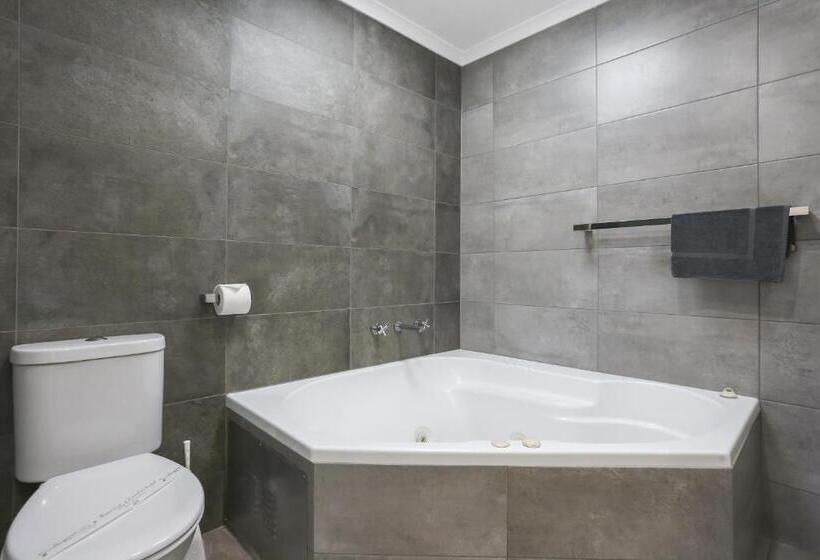 شقة غرفة واحدة, Crown Apartments