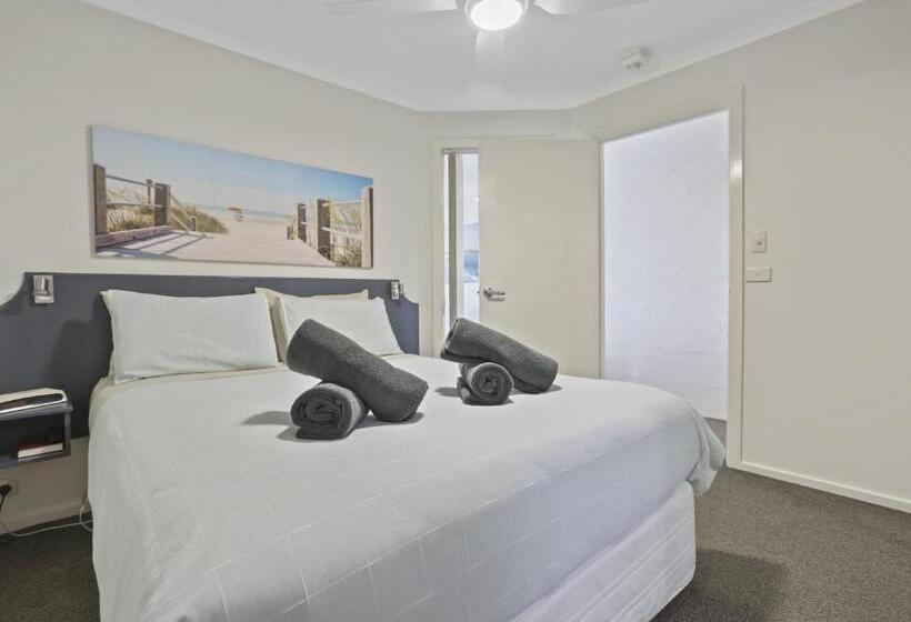 דירת חדר, Crown Apartments