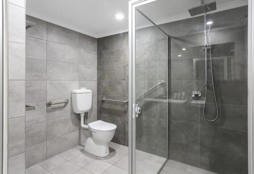 דירת שני חדרים, Crown Apartments