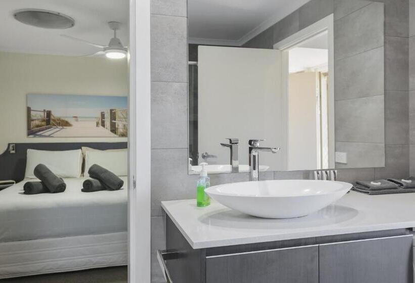 شقة غرفتين, Crown Apartments