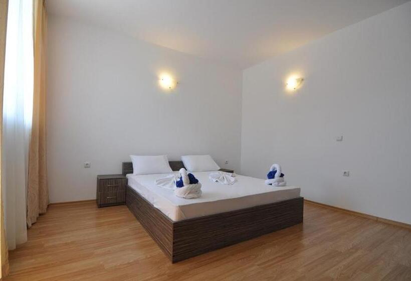 Студио Стандарт с Балконом, Guest House Ask