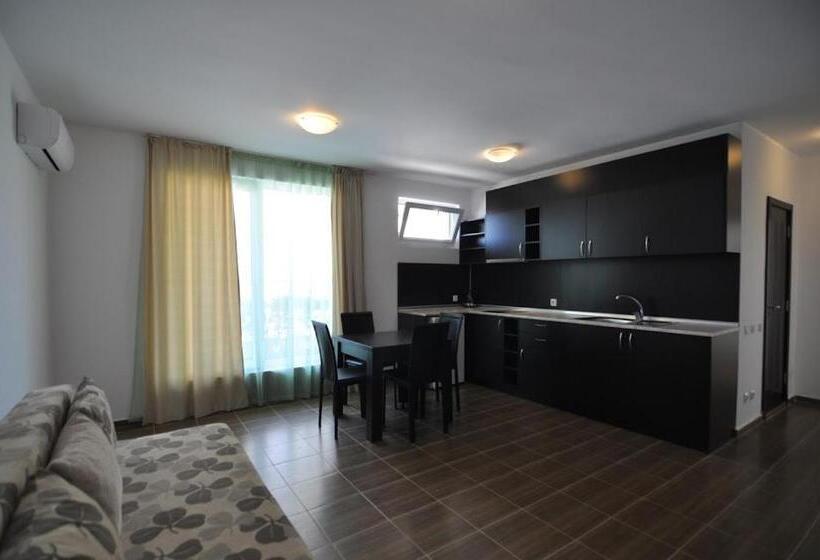 Апартаменты 1 Спальня с Балконом, Guest House Ask