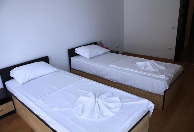 Апартаменты 1 Спальня Нижний Этаж, Guest House Ask