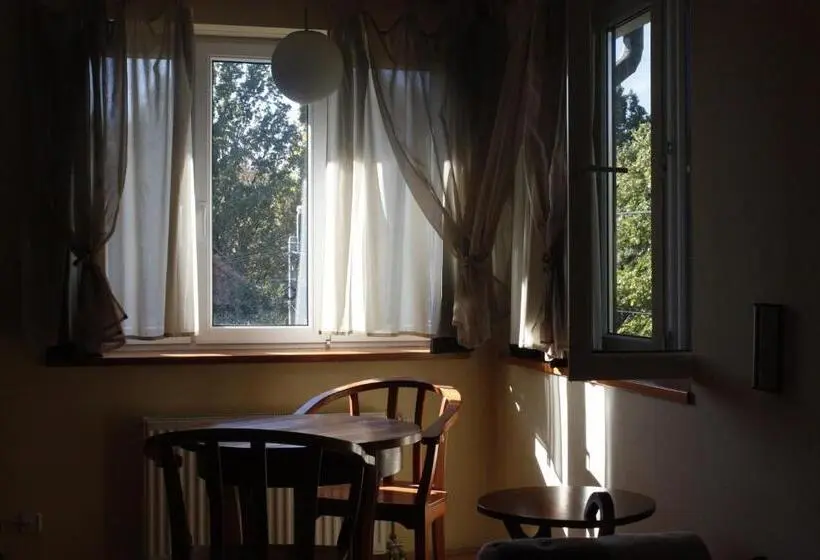 اتاق استاندارد چهار تخته, The Zen Hostel Posticum