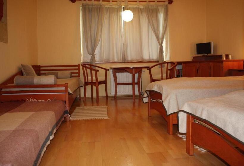 اتاق استاندارد چهار تخته, The Zen Hostel   Posticum
