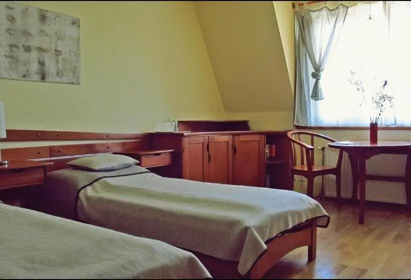 اتاق استاندارد سه نفره, The Zen Hostel Posticum