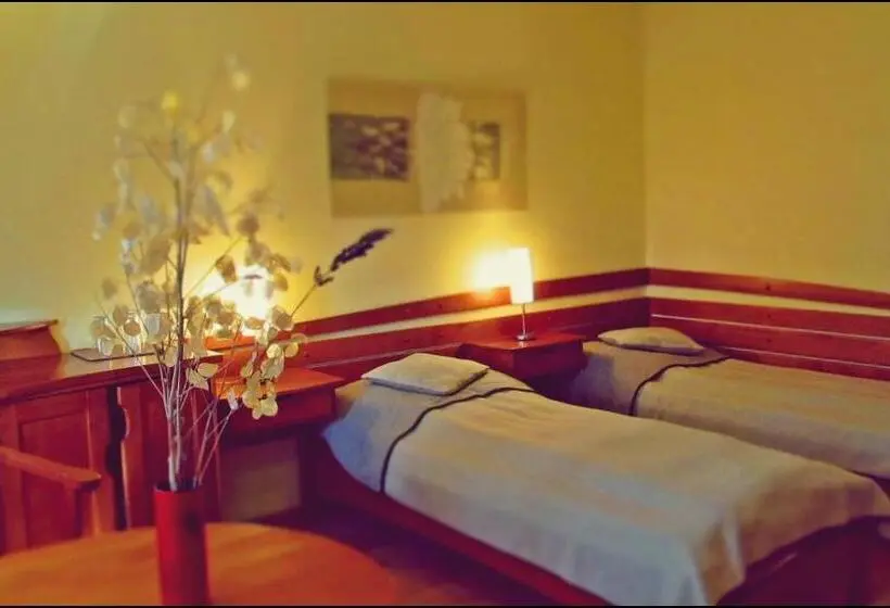 اتاق استاندارد سه نفره, The Zen Hostel Posticum