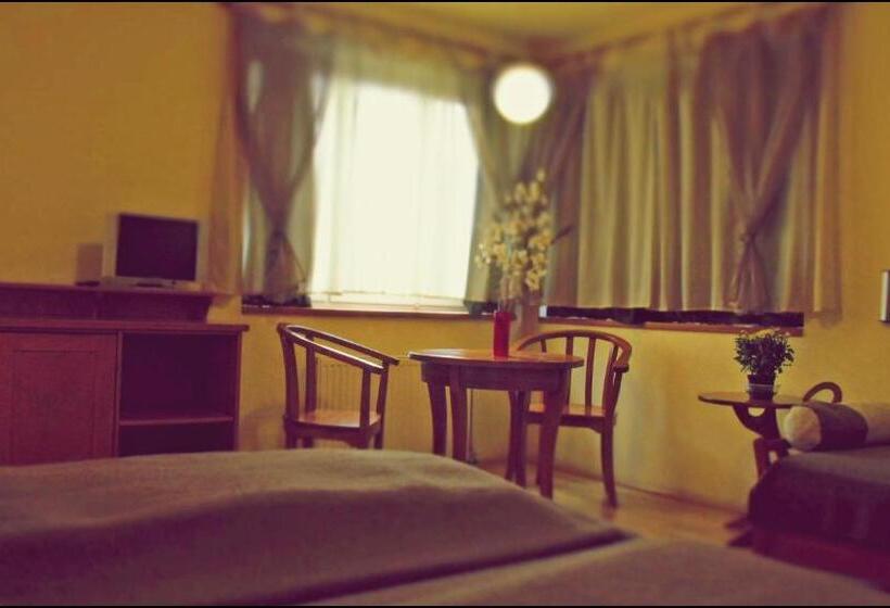 اتاق استاندارد سه نفره, The Zen Hostel   Posticum