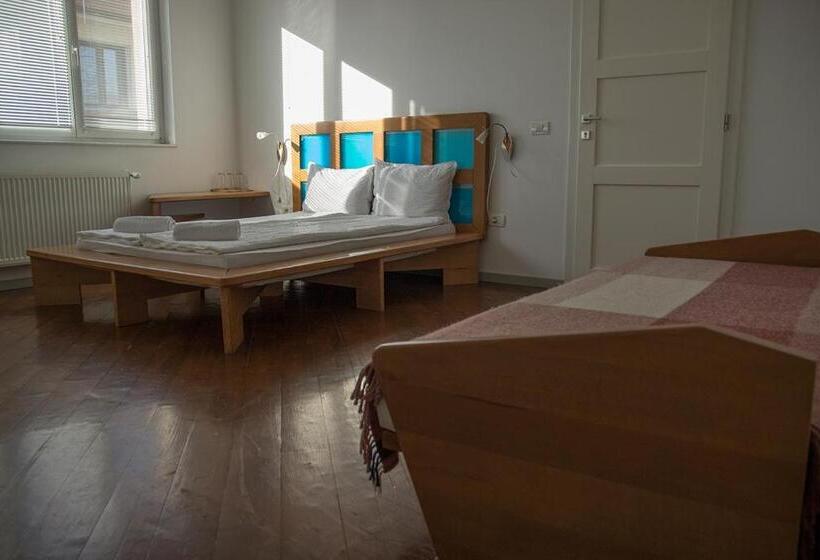 家庭间, The Zen Hostel   Posticum