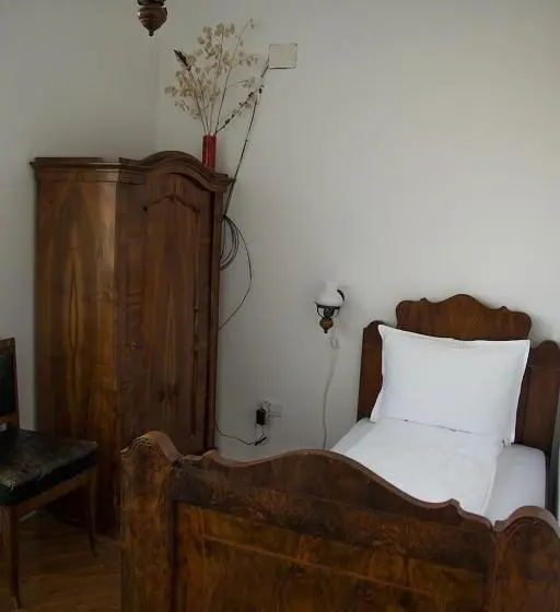 اتاق خانوادگی, The Zen Hostel Posticum
