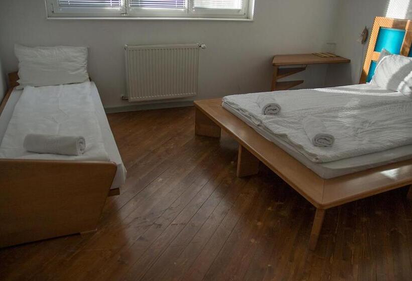 家庭间, The Zen Hostel   Posticum