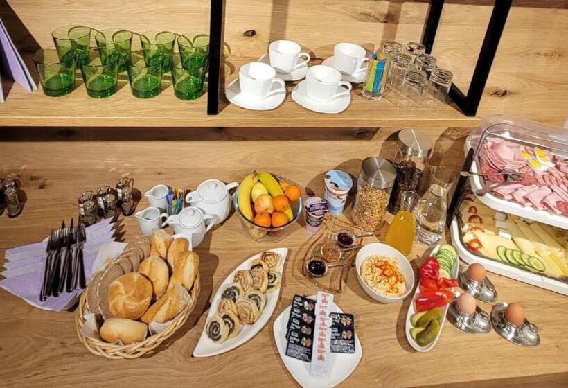 חדר סטנדרט לשלושה עם מרפסת, Zimmer & Appartements Schwarzenbacher Sonja & Konrad