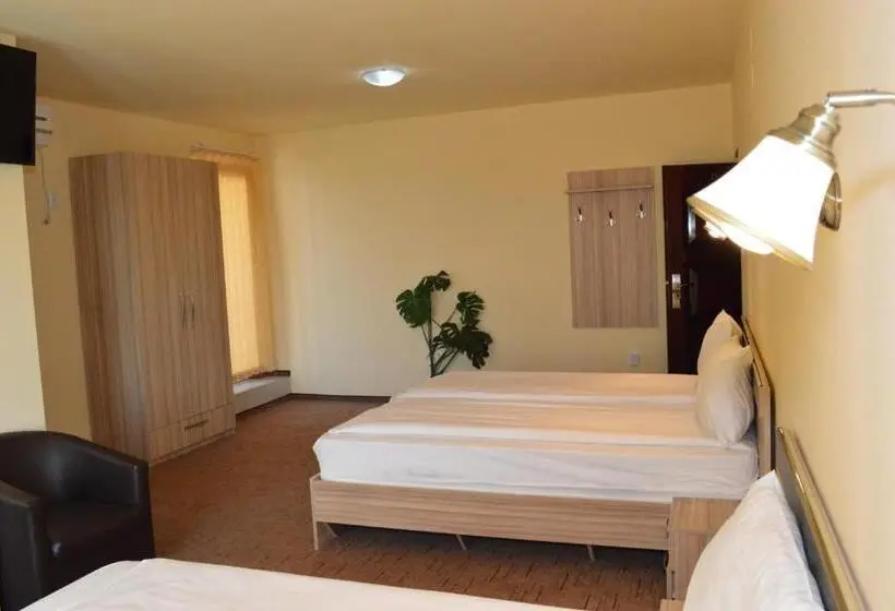 スタンダード4人部屋, Pensiunea Beverly Hills