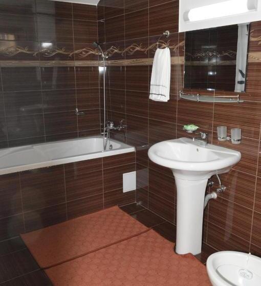 スタンダード4人部屋, Pensiunea Beverly Hills