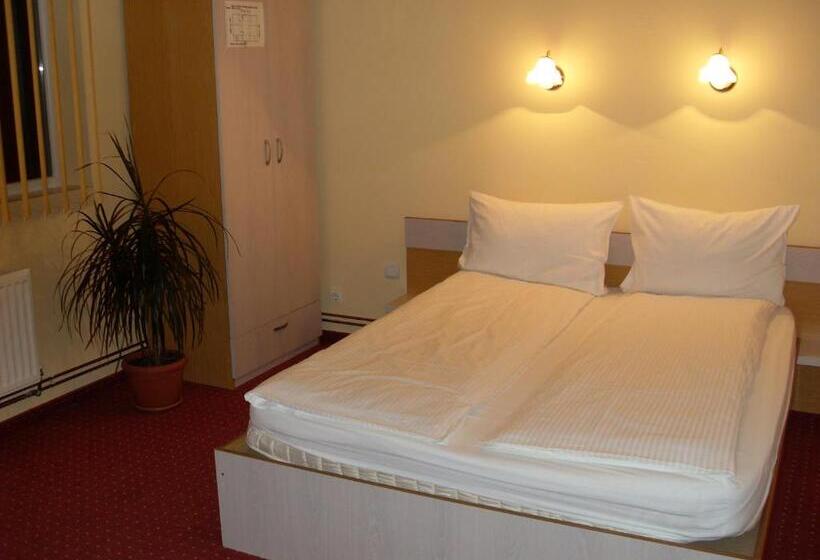 标准间, Pensiunea Beverly Hills