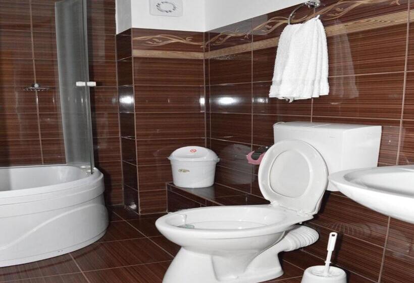 コンフォートトリプルルーム, Pensiunea Beverly Hills