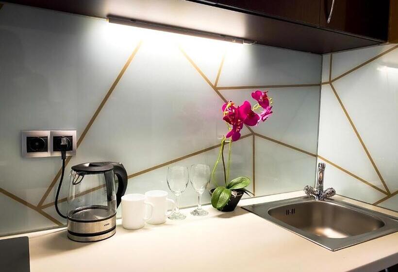 استودیوی سوپریور, Residence Apartments
