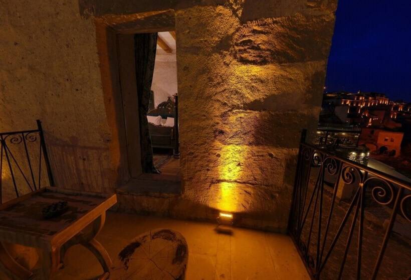 سوییت لوکس, Eyes Of Cappadocia Cave