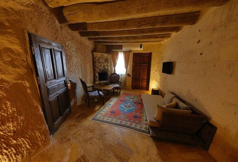 سوئیت با تخت بزرگ, Eyes Of Cappadocia Cave