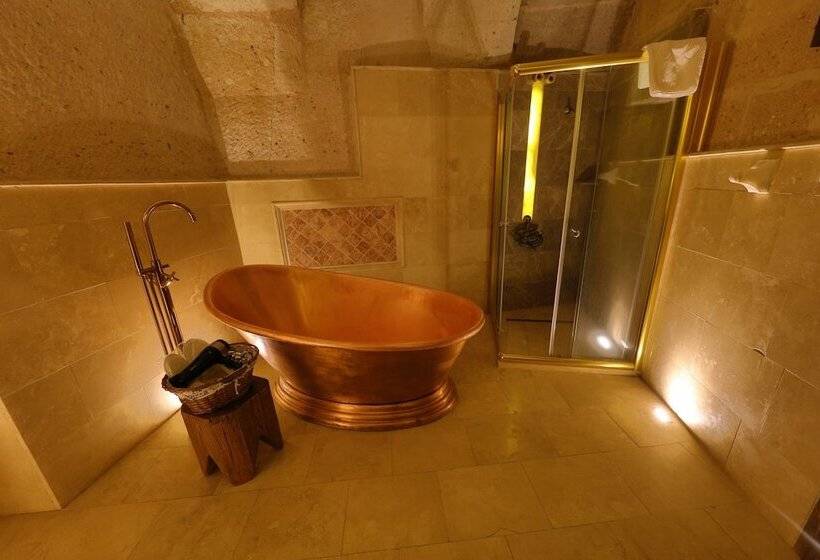 سوییت خانوادگی, Eyes Of Cappadocia Cave