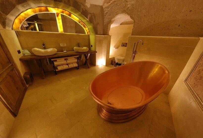 سوییت خانوادگی, Eyes Of Cappadocia Cave