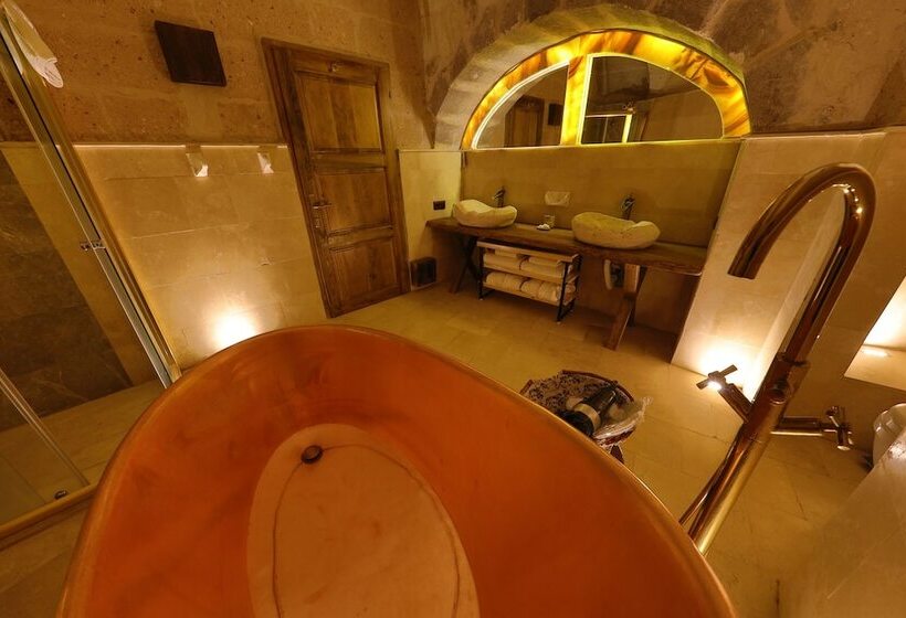 سوییت خانوادگی, Eyes Of Cappadocia Cave