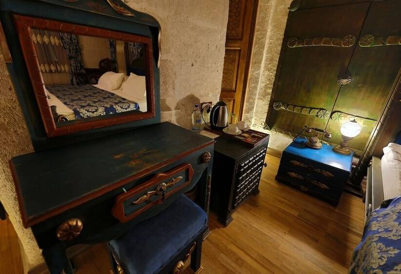 سوییت لوکس, Eyes Of Cappadocia Cave