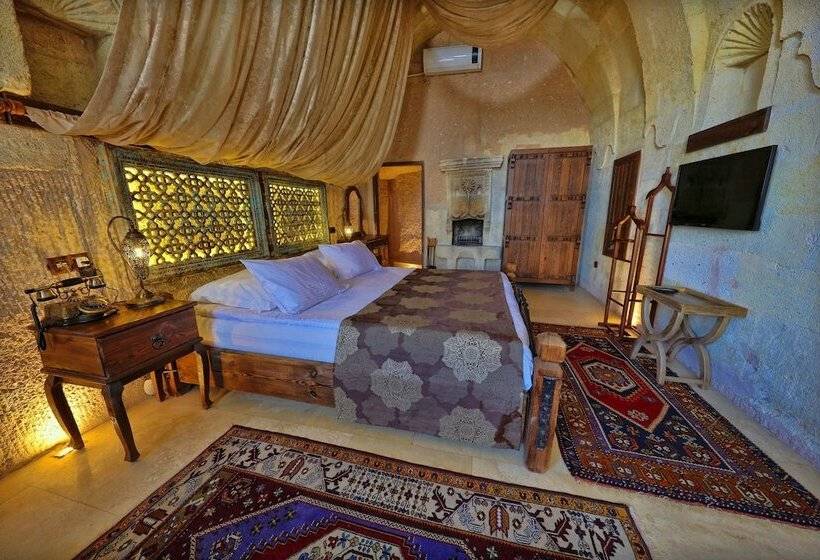 سوییت جونیور, Eyes Of Cappadocia Cave