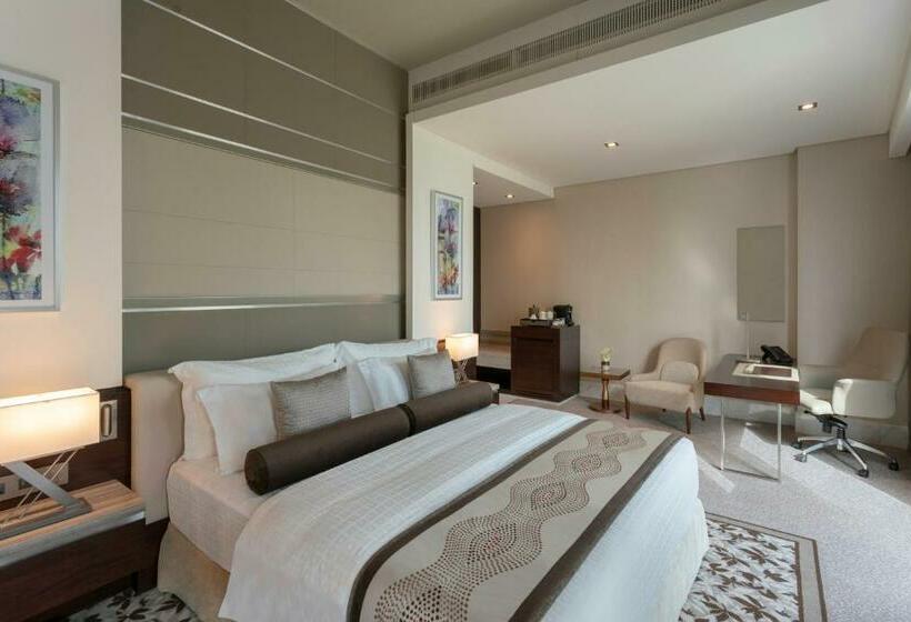 带大床的高级房间, Renaissance Business Bay Hotel, Dubai