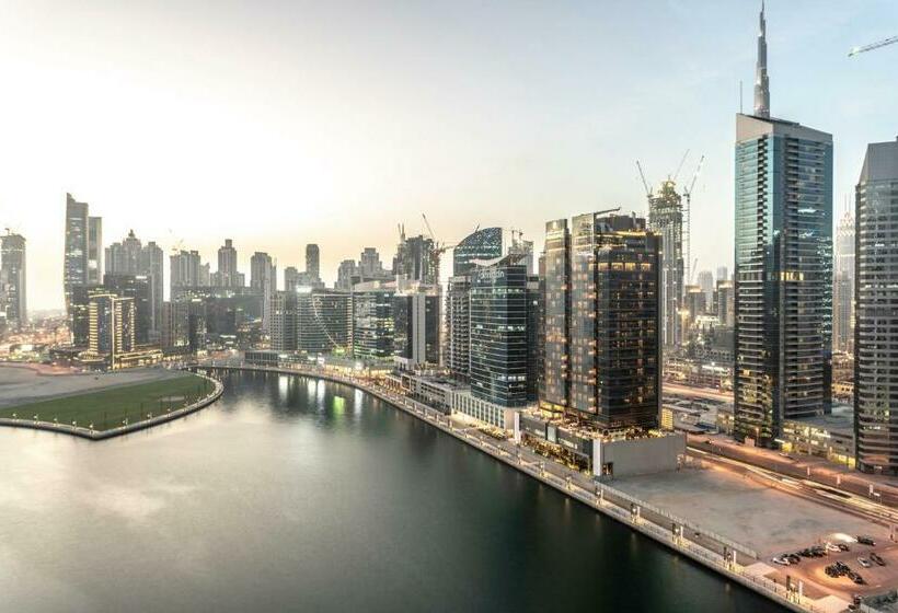 带大床的高级房间, Renaissance Business Bay Hotel, Dubai