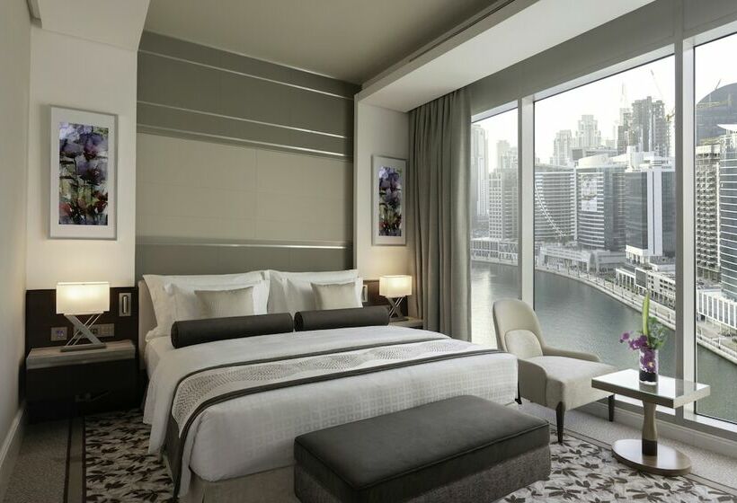 带大床的高级房间, Renaissance Business Bay Hotel, Dubai