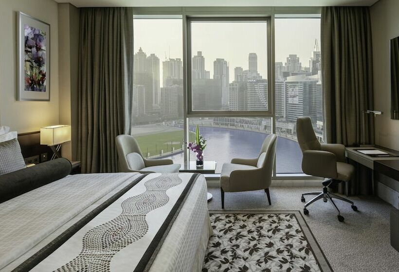 带大床的高级房间, Renaissance Business Bay Hotel, Dubai