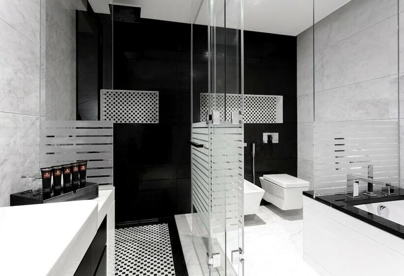 带大床的高级房间, Renaissance Business Bay Hotel, Dubai