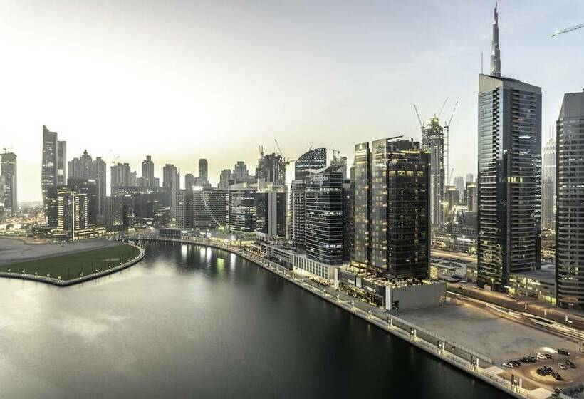 带大床的高级房间, Renaissance Business Bay Hotel, Dubai