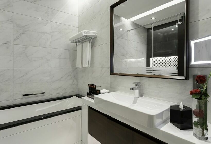 带大床的豪华间, Renaissance Business Bay Hotel, Dubai